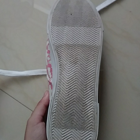 Cute pink and white Areopostale shoes - Picture 5 of 5